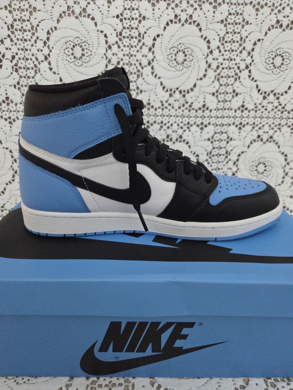 Nike Air Jordan 1 Men's Retro High OG UNC Toe Sneakers University Blue Size 10 - Picture 6 of 11